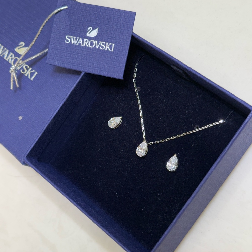 Swarovski Set Pear Silver Necklace and Earring w/Clear Crystals
